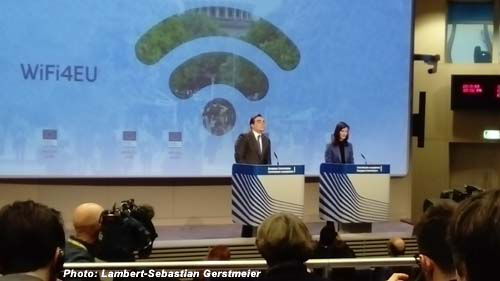 Mittägliche Pressekonferenz der EU-Kommission, mit der Kommissarin für Digitales, aus Rumänien.